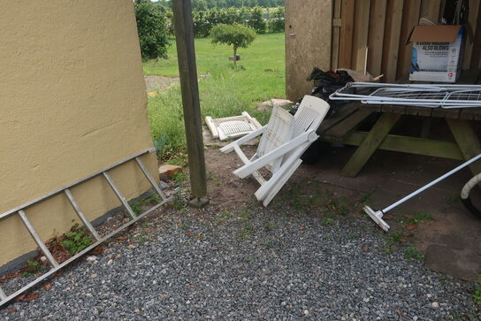 Diverse møbler / stige m.m.