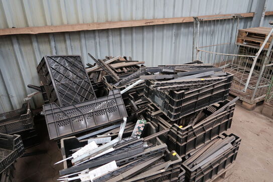 Div. Plastikkasser med indhold