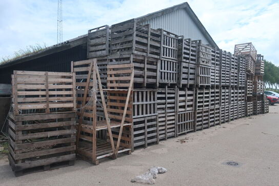 Diverse stativer i træ