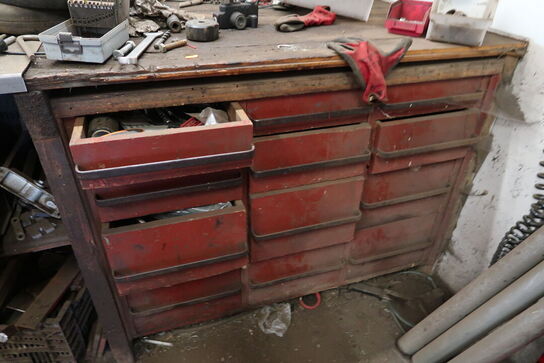 Arbejdsbord med div. Værktøj