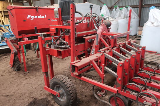 Bedrenser EGEDAL 21043 inkl. hydraulisk redskabsramme (Se vedhæftede faktura)