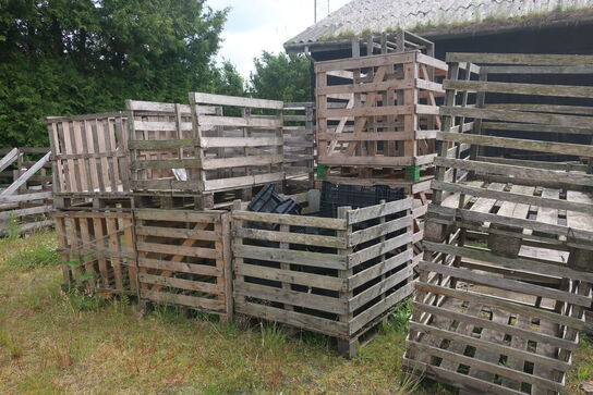 Diverse stativer / potter