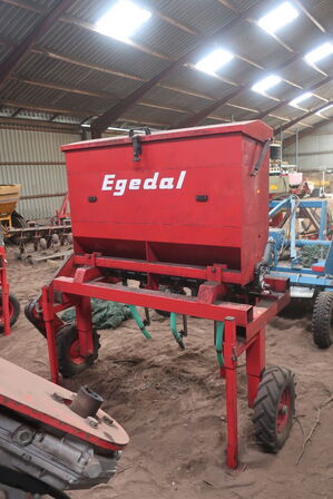 Rækkegødningsmaskine EGEDAL (Se vedhæftede faktura)