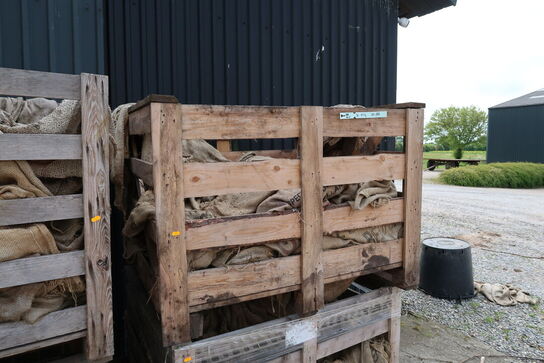 6 stk. paller med stofsække