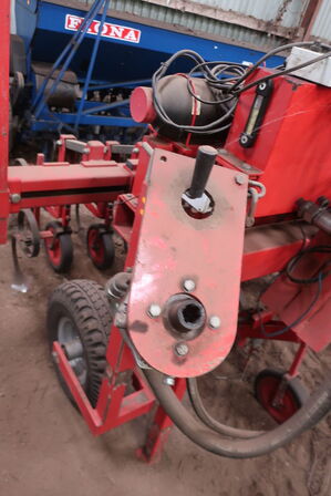 Bedrenser EGEDAL 21043 inkl. hydraulisk redskabsramme (Se vedhæftede faktura)