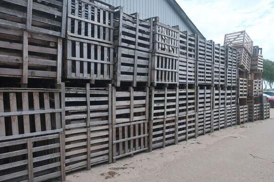 Diverse stativer i træ