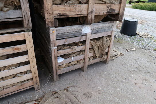 6 stk. paller med stofsække