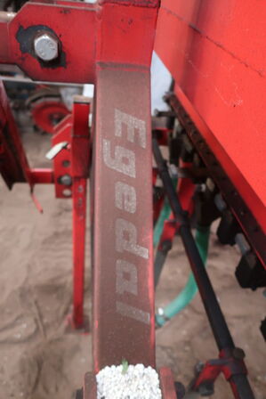 Rækkegødningsmaskine EGEDAL (Se vedhæftede faktura)