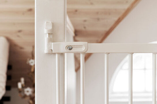 BabyDan/WishKids sikkerhedsgitter metal, 105,5 cm hvid