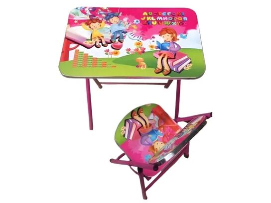 Børnebordssæt i pink farve.