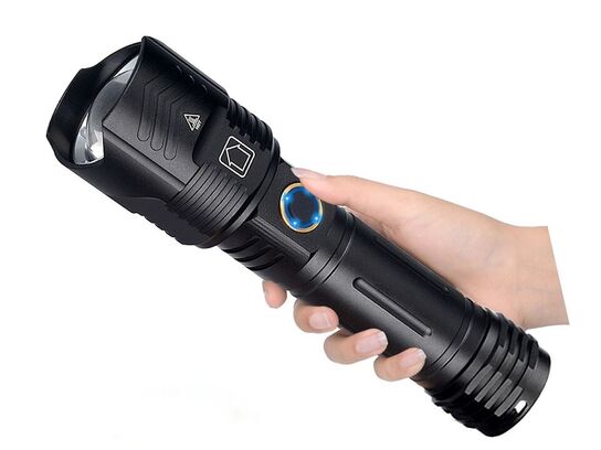 Kraftig lommelygte, opladelig.