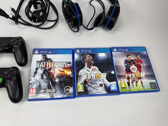 Playstation 4 - inkl. 2 joystick, 3 spil & høretelefoner MOMSFRI
