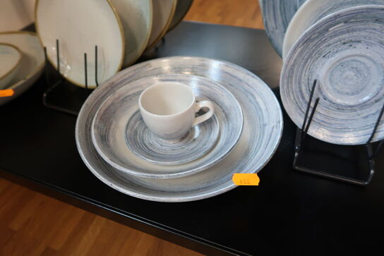 28 stk. tallerkner/fade/krus CHURCHILL