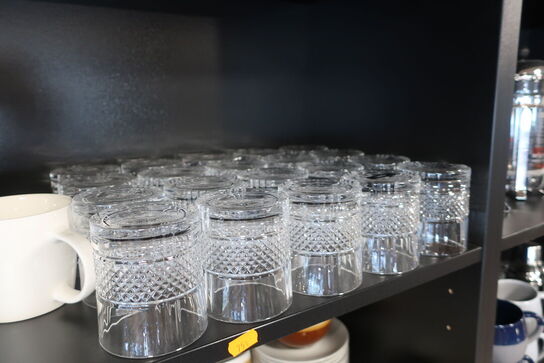 20 stk. glas samt 4 stk. kopper