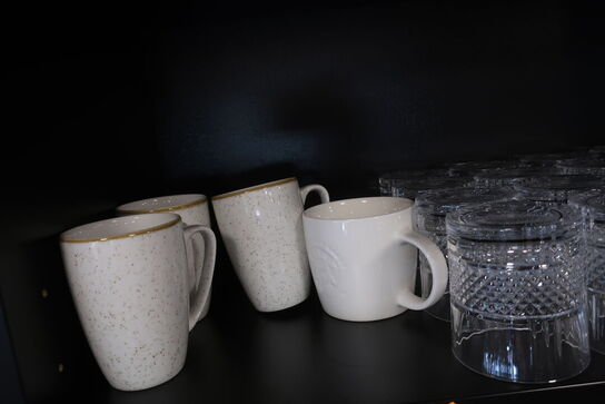 20 stk. glas samt 4 stk. kopper