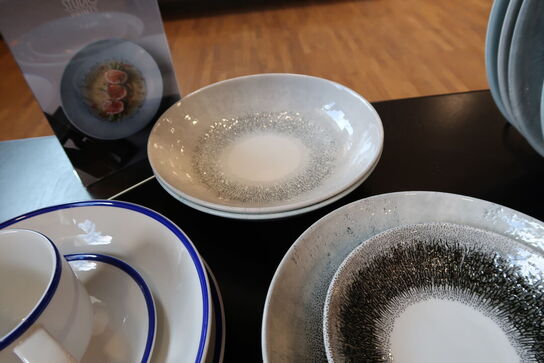 28 stk. tallerkner/fade/krus CHURCHILL