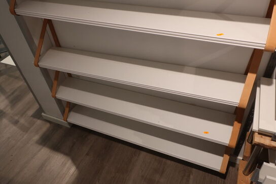 6 stk. hylder med extra remme