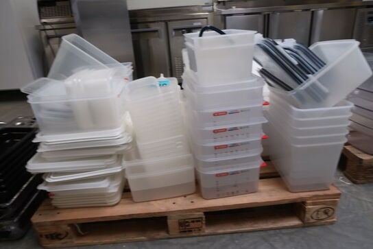 Stort parti Plastkantiner m.m. 