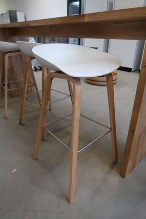 Højbord med 3 barstole 
