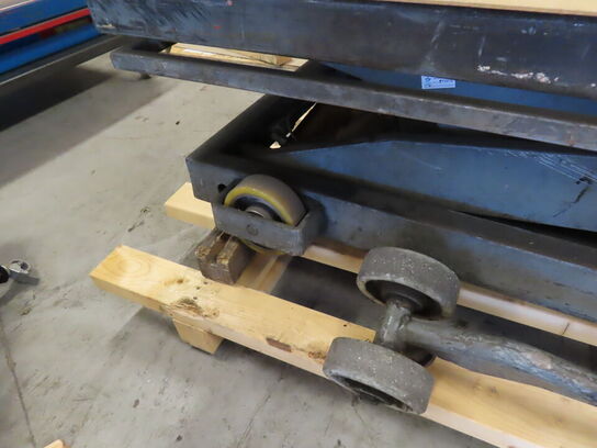 Hæve/sænkebord max 3000 kg. inkl. løftestang