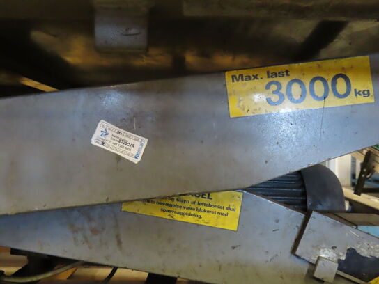 Hæve/sænkebord max 3000 kg. inkl. løftestang