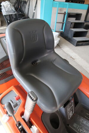 Plænetraktor HUSQVARNA R 215TX - Årgang 2014 (momsfri)