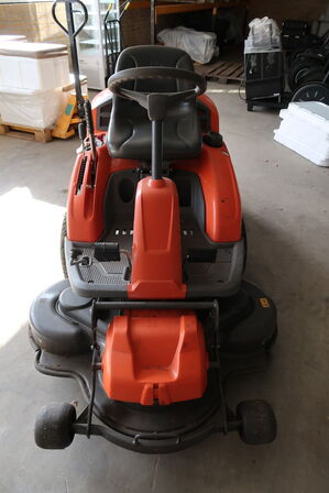Plænetraktor HUSQVARNA R 215TX - Årgang 2014 (momsfri)