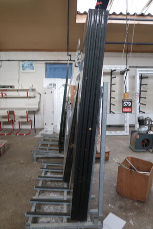 3 stk. Glasstativer med indhold 