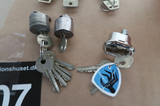 Diverse cylinder med nøgler MOMSFRI