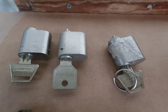 Diverse cylinder med nøgler MOMSFRI