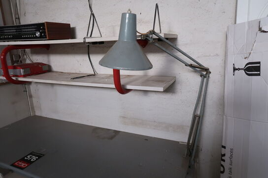 Tbord, hylde, stole & radio 