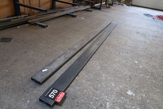 Diverse metal rester 