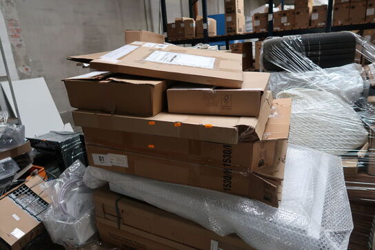 Palle med div. Reservedele bl.a. køleskabsdøre m.m.