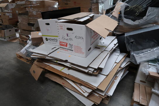 Palle med div. Flyttekasser og elektronik