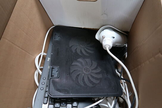 Palle med div. Flyttekasser og elektronik