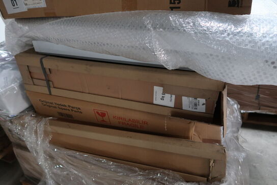 Palle med div. Reservedele bl.a. køleskabsdøre m.m.