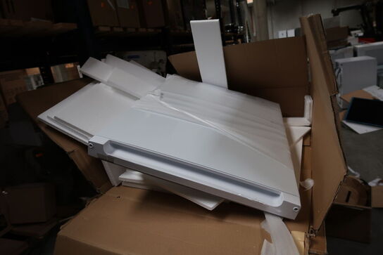 Div. Reservedele bl.a. køleskabsdøre m.m.