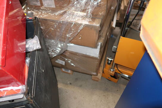 Palle med div. Reservedele bl.a. køleskabsdøre m.m.