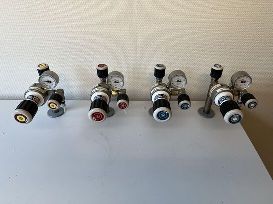 Arbejdesbord med haner