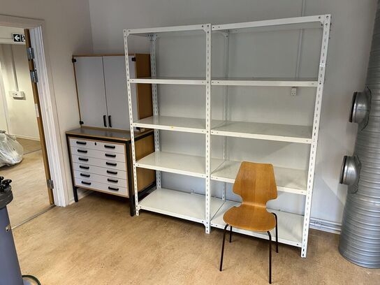 Reol system samt skab med skuffeer