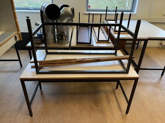 8. Stk borde i blandet størrelser