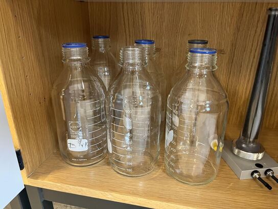 1. Stk højskab med indhold