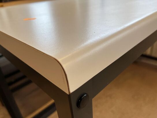 8. Stk borde i blandet størrelser