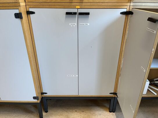 1. Stk højskab med indhold