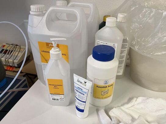 Blandet førstehjælp og sikkerheds udstyr