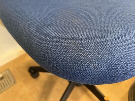 2. Stk. Kontor stole og en elefandt fod