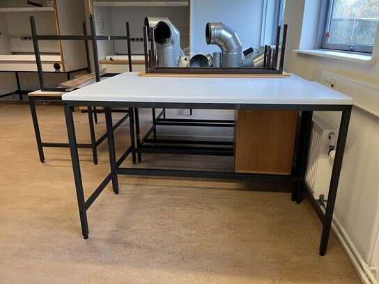 8. Stk borde i blandet størrelser