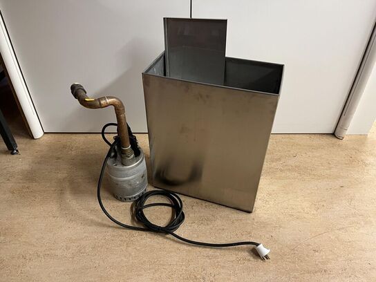 Pumpe med metal ramme