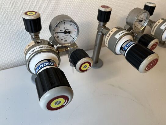 Arbejdesbord med haner