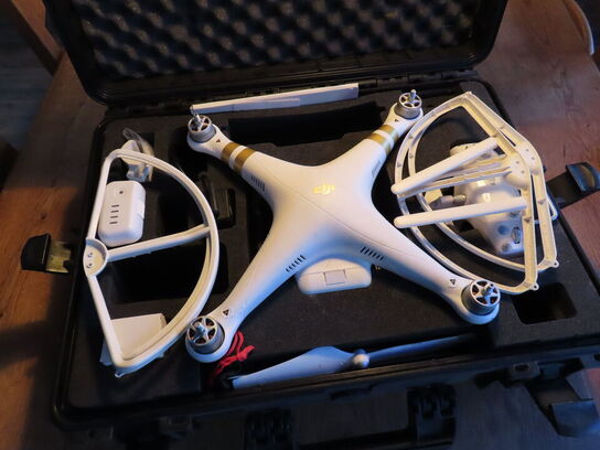 Drone, DJI PHANTOM 4K, komplet m. flightcase og 2 stk. accu.